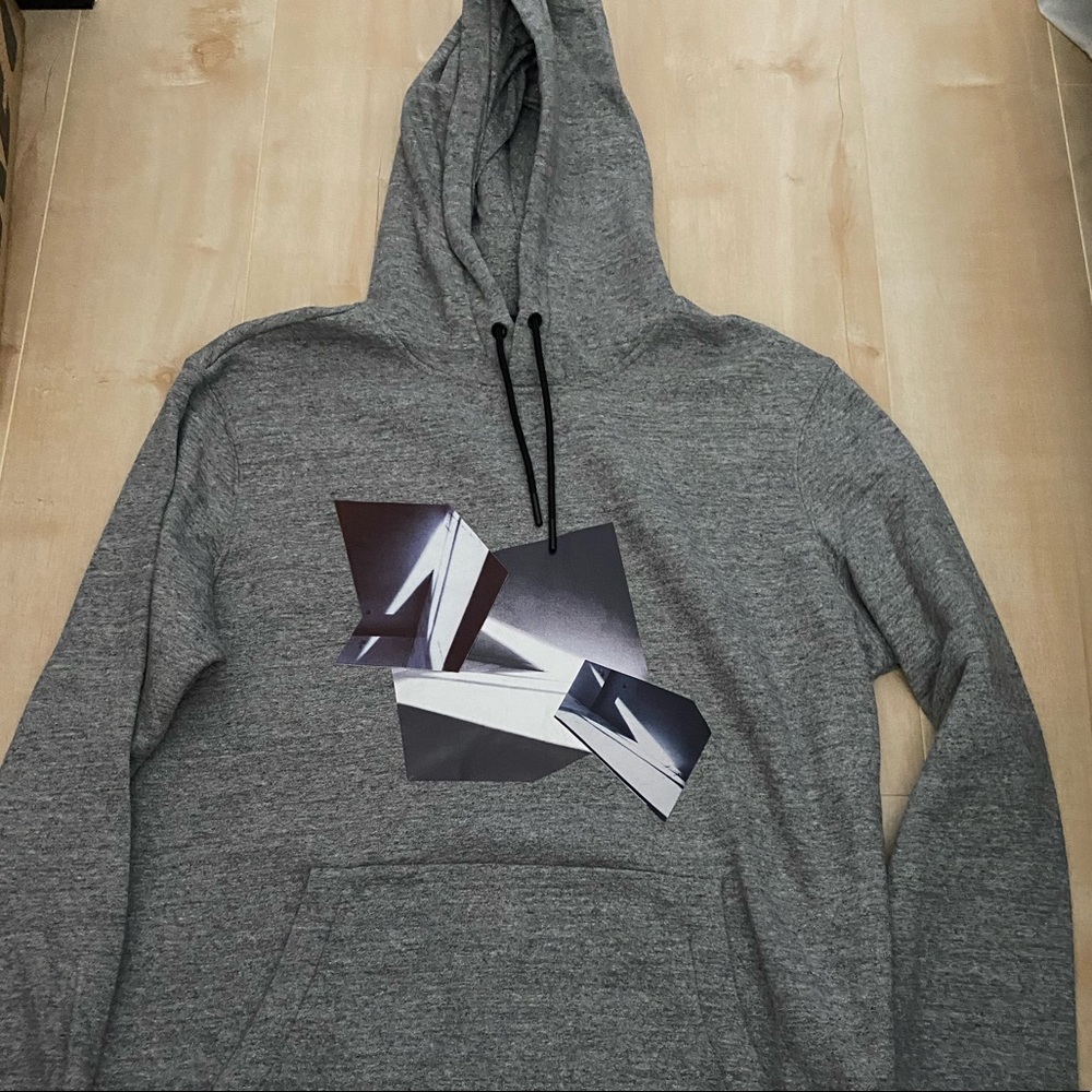 H&M pullover hoodie w/ design